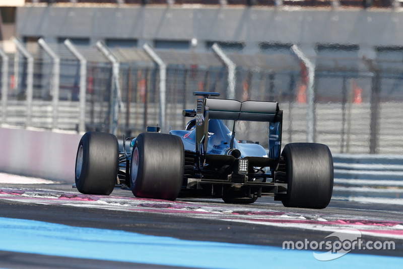 Mercedes AMG F1 W06 mit Pirelli-Reifen für 2017