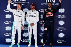 Pole para Lewis Hamilton, Mercedes AMG F1 W07, segundo puesto de Nico Rosberg, Mercedes AMG F1 W07 y