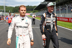Nico Rosberg, Mercedes AMG F1 con Nico Hulkenberg, Sahara Force India F1