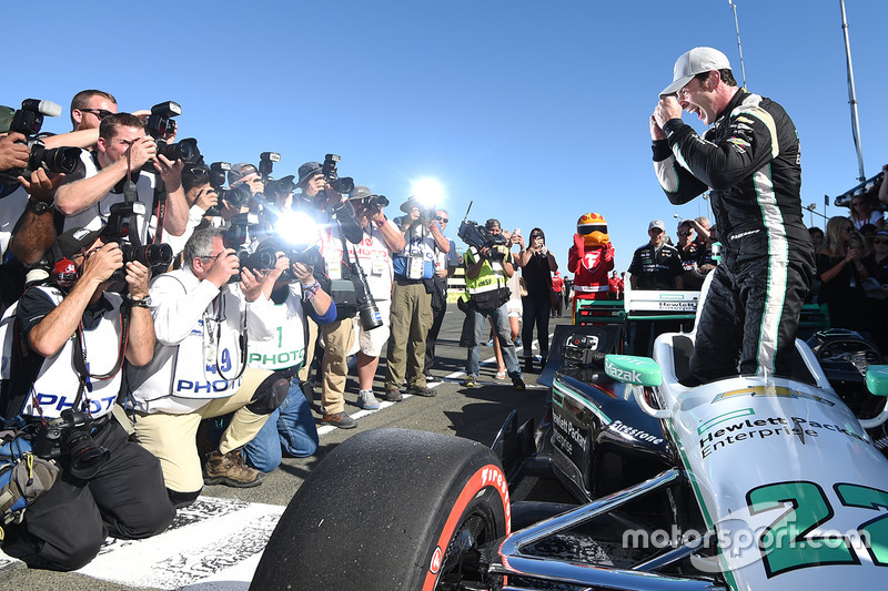 A pole pozíció megszerzője: Simon Pagenaud, Team Penske Chevrolet