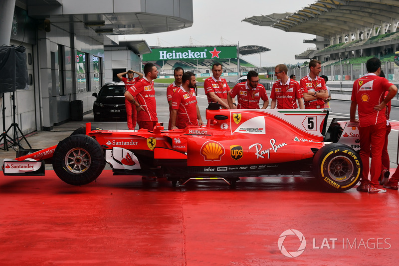 Ferrari SF70H in pitlane