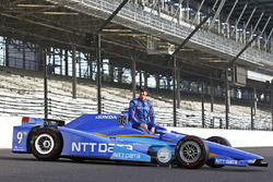 Scott Dixon, Chip Ganassi Racing Honda pose pour les photos de la première ligne