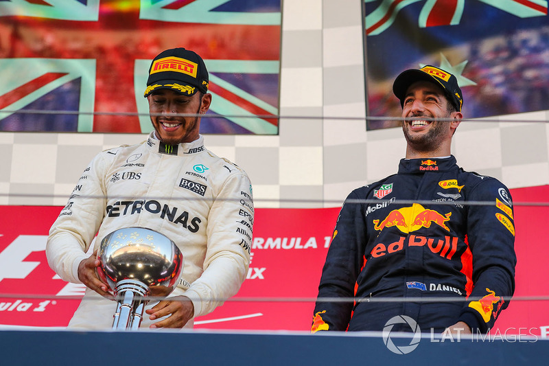 Race winner Lewis Hamilton, Mercedes AMG F1 celebrates on the podium with the trophy with Daniel Ricciardo, Red Bull Racing
