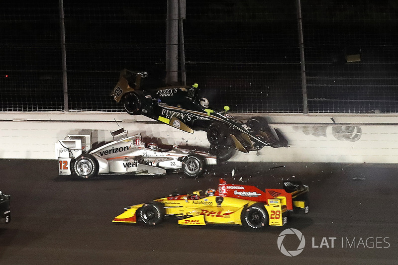 2. Ryan Hunter-Reay, Andretti Autosport Honda, Will Power, Team Penske Chevrolet, Ed Carpenter, Ed Carpenter Racing Chevrolet, crash