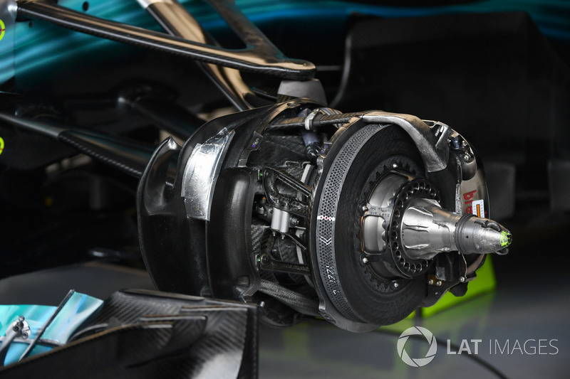 Mercedes-Benz F1 W08  front brake and wheel hub detail