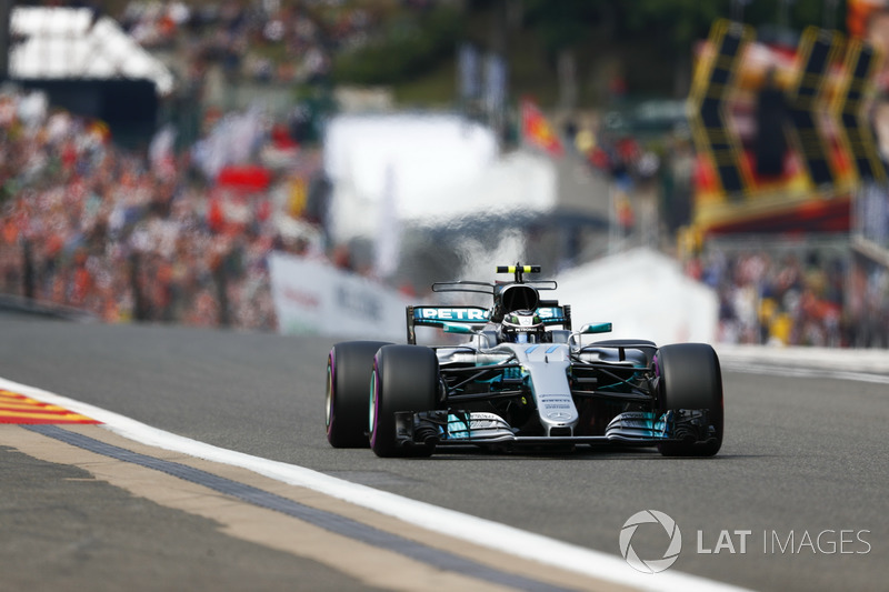 Na relargada, Bottas foi atacado, escapou da pista e perdeu duas posições. Ricciardo foi para terceiro, e Raikkonen recuperou o quarto lugar.
