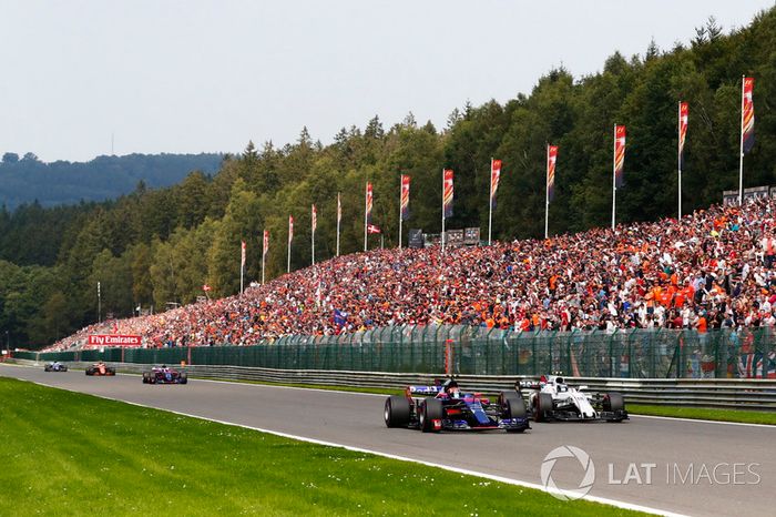 Carlos Sainz Jr., Scuderia Toro Rosso STR12, Lance Stroll, Williams FW40