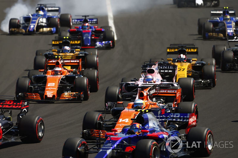 Marcus Ericsson, Sauber C36, locks-upasses a front wheel at the rear of the pack. Carlos Sainz Jr., Scuderia Toro Rosso STR12, a midfield group of Fernando Alonso, McLaren MCL32, Sergio Perez, Sahara Force India F1 VJM10, Stoffel Vandoorne, McLaren MCL32, Nico Hulkenberg, Renault Sport F1 Team RS17, Jolyon Palmer, Renault Sport F1 Team RS17