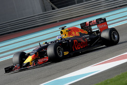 Daniel Ricciardo, Red Bull Racing teste les pneus Pirelli 2017