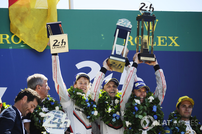 Podio: i vincitori della gara Timo Bernhard, Earl Bamber, Brendon Hartley, Porsche Team