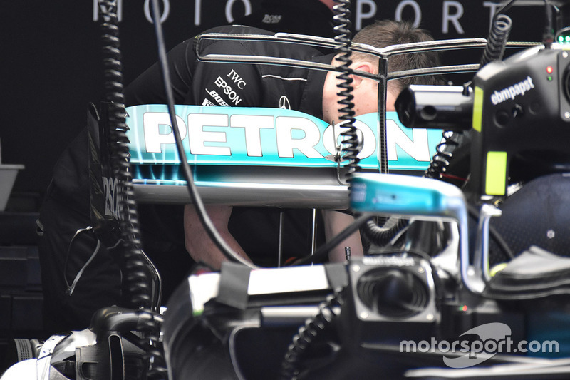 Заднее крыло Mercedes F1 W08