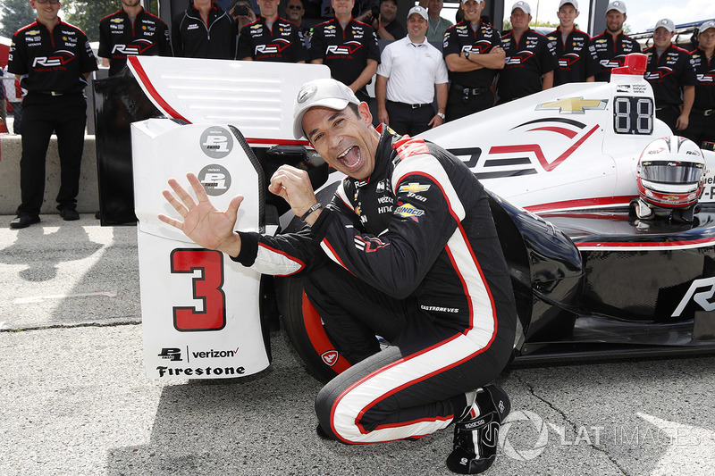 Polesitter Helio Castroneves, Team Penske Chevrolet celebrates his 50th pole position