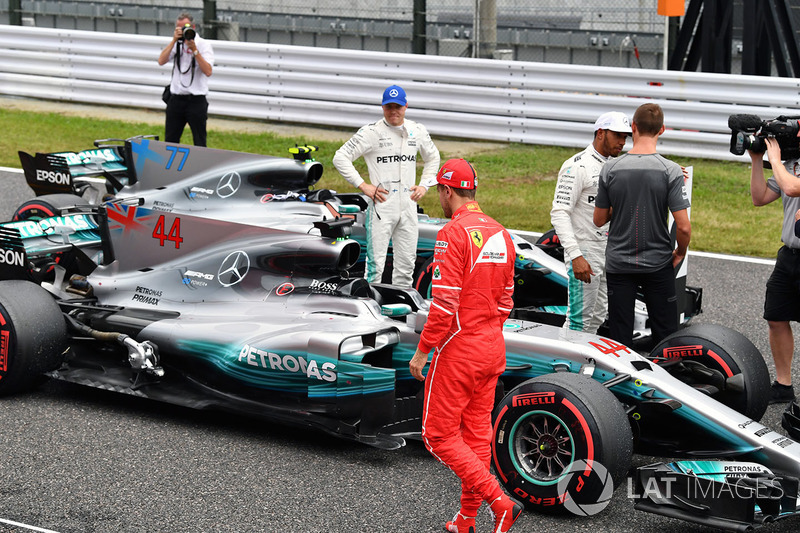 Valtteri Bottas, Mercedes AMG F1, Sebastian Vettel, Ferrari and Lewis Hamilton, Mercedes AMG F1 talks with Jenson Button, in parc ferme