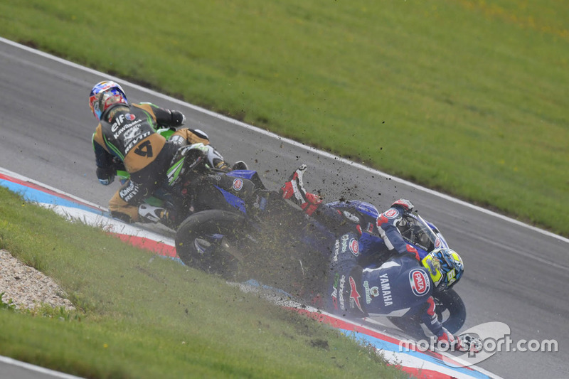 Crash von Kenan Sofuoglu, Kawasaki Puccetti Racing, Federico Caricasulo, GRT Yamaha Official WorldSS