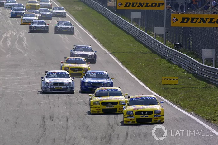 Christian Abt, por delante de Mattias Ekstrom, Abt Audi TT-R