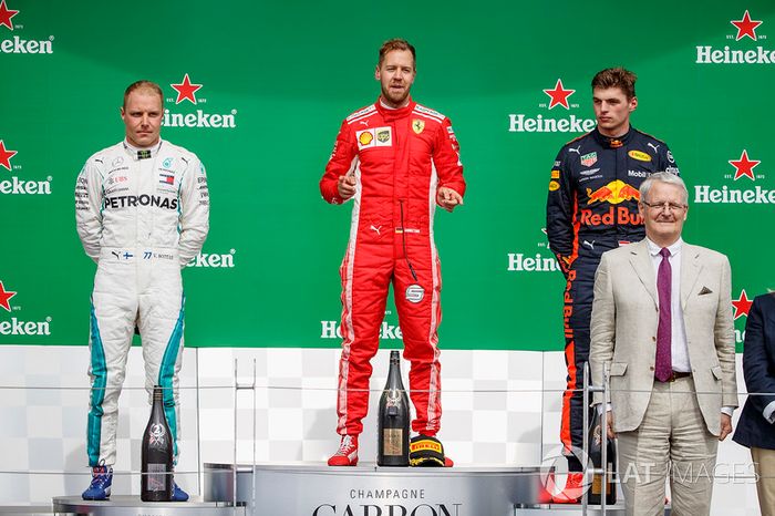 Valtteri Bottas, Mercedes AMG F1, Sebastian Vettel, Ferrari, y Max Verstappen, Red Bull Racing