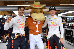 Daniel Ricciardo, Red Bull Racing and Max Verstappen, Red Bull Racing with Longhorns mascot in the R