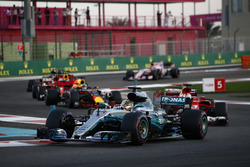 Lewis Hamilton, Mercedes AMG F1 W08, Sebastian Vettel, Ferrari SF70H, Daniel Ricciardo, Red Bull Racing RB13, Kimi Raikkonen, Ferrari SF70H