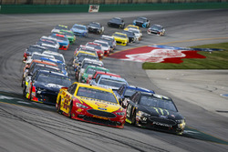 Joey Logano, Team Penske, Ford Fusion Shell Pennzoil and Kurt Busch, Stewart-Haas Racing, Ford Fusion Monster Energy / Haas Automation lead the field to the green on a restart