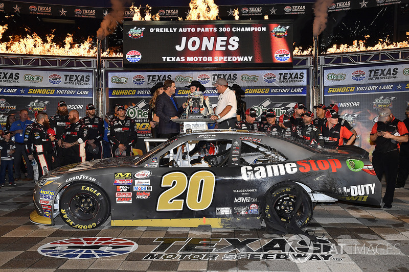 Erik Jones, pela Xfinity no sábado...