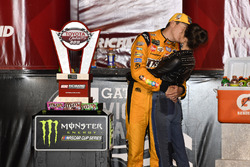 Race winner Kyle Busch, Joe Gibbs Racing