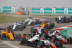 Romain Grosjean, Haas F1 Team VF-18 Ferrari, Kevin Magnussen, Haas F1 Team VF-18 Ferrari, Fernando A