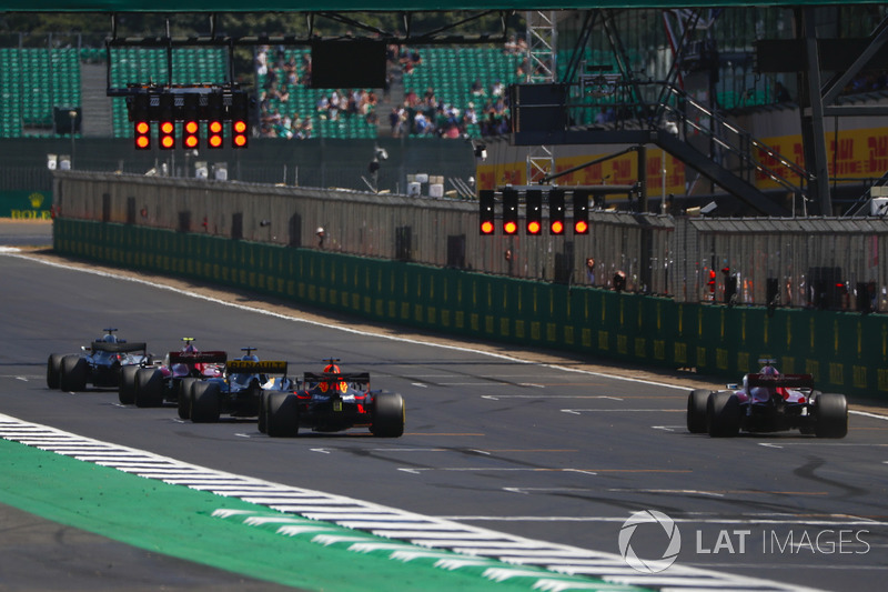 Lewis Hamilton, Mercedes AMG F1 W09, Charles Leclerc, Sauber C37, Nico Hulkenberg, Renault Sport F1 Team R.S. 18, Daniel Ricciardo, Red Bull Racing RB14, et Marcus Ericsson, Sauber C37, alignés pour des essais de départ