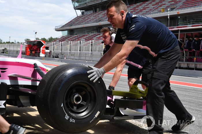 Force India VJM11 sin marca de neumáticos Pirelli