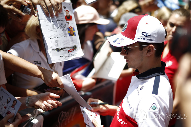 Rajongói nap a Forma-1-ben pénteken Monte Carlóban