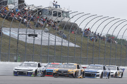 Ty Dillon, Germain Racing, Chevrolet Camaro GEICO Erik Jones, Joe Gibbs Racing, Toyota Camry DeWalt