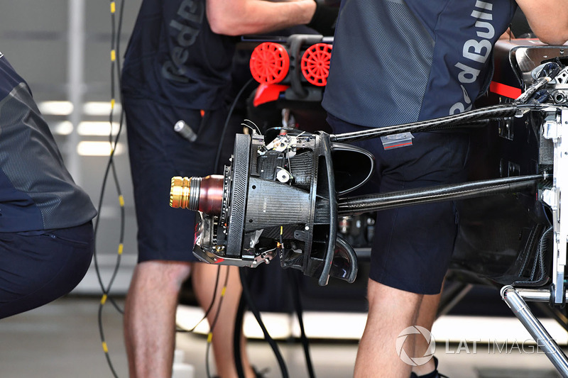 Red Bull Racing RB14 front wheel hub detail