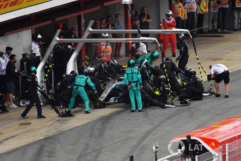 Valtteri Bottas, Mercedes-AMG F1 W09 pit stop