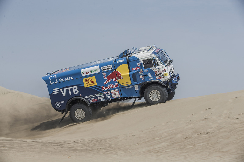 #500 Team Kamaz Master: Eduard Nikolaev, Evgeny Yakovlev, Vladimir Rybakov