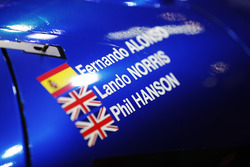 Los nombres de Fernando Alonso, Lando Norris y Phil Hanson en el coche de United Autosports sportsca
