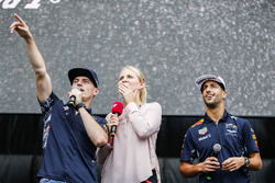 Max Verstappen, Red Bull, Daniel Ricciardo, Red Bull Racing, sur la scène F1