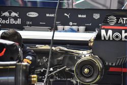 Red Bull Racing mechanics change the engine and gearbox on Daniel Ricciardo's car
