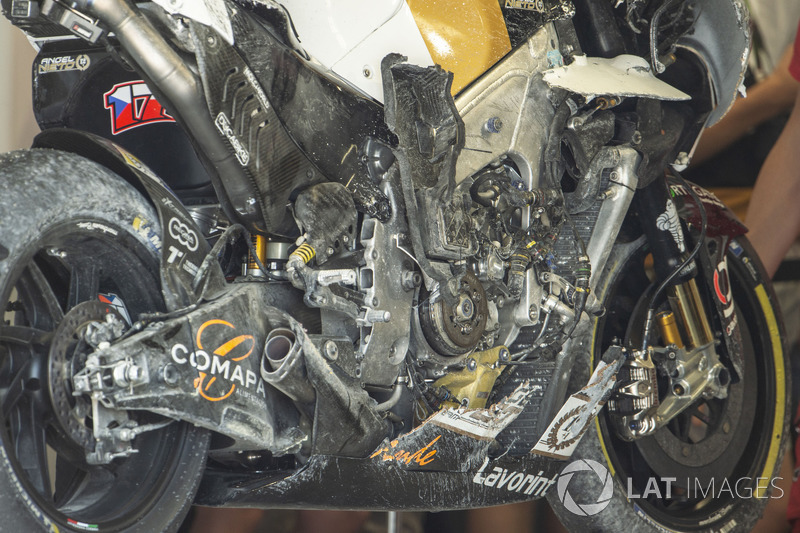 La moto incidentata di Karel Abraham, Angel Nieto Team