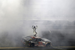 1. Erik Jones, Joe Gibbs Racing, Toyota Camry buyatoyota.com