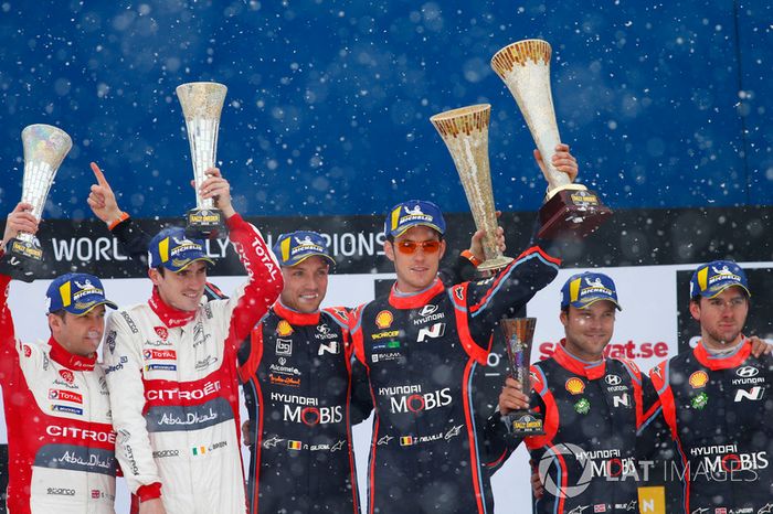 Podio: los ganadores del Rally de Suecia Thierry Neuville, Nicolas Gilsoul, Hyundai Motorsport, el segundo clasificao Craig Breen, Scott Martin, Citroën World Rally Team, y el tercero Andreas Mikkelsen, Anders Jäger, Hyundai Motorsport