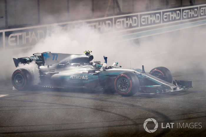 Ganador, Valtteri Bottas, Mercedes AMG F1 W08, celebra