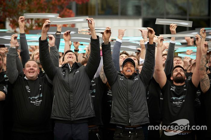 Lewis Hamilton, Mercedes AMG F1, Toto Wolff, Director Mercedes AMG F1