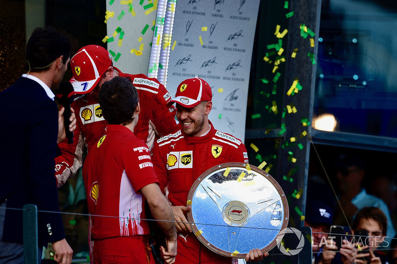 Гонщики Ferrari Себастьян Феттель и Кими Райкконен, Марк Уэббер