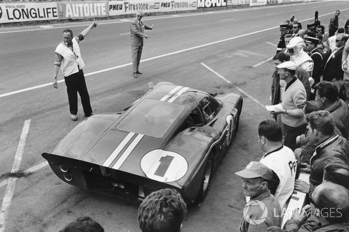 #1 Ford GT40 Mk4: A.J. Foyt, Dan Gurney