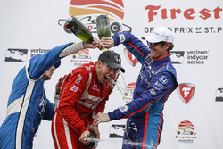 Podium: second place Simon Pagenaud, Team Penske Chevrolet, race winner Sébastien Bourdais, Dale Coyne Racing Honda, third place Scott Dixon, Chip Ganassi Racing Honda, champagne