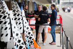 Jérôme d'Ambrosio, Dragon Racing, avec des membres de son équipe