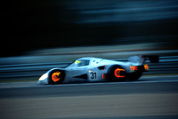 #31 Team Sauber Mercedes, Mercedes-Benz C11: Karl Wendlinger, Michael Schumacher, Fritz Kreutzpointn