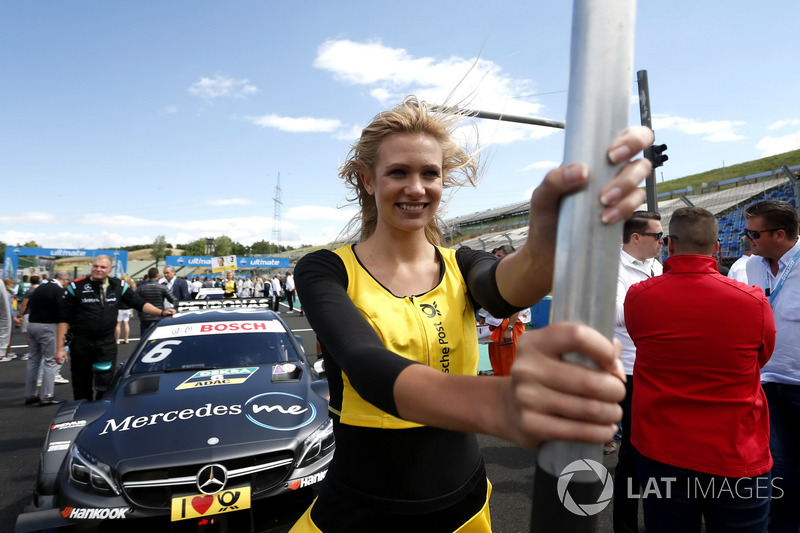 Gridgirl für Robert Wickens, Mercedes-AMG Team HWA, Mercedes-AMG C63 DTM