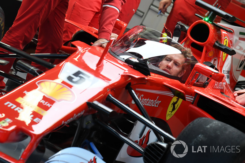 Auto von Sebastian Vettel, Ferrari SF70-H, mit Cockpitschutz Shield