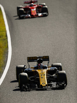 Nico Hulkenberg, Renault Sport F1 Team RS17, Kimi Raikkonen, Ferrari SF70H