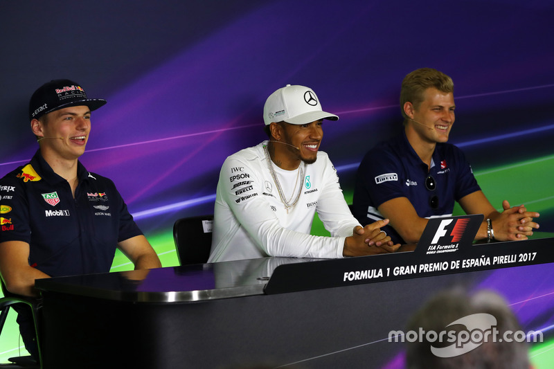 Max Verstappen, Red Bull Racing, Lewis Hamilton, Mercedes AMG F1 et Marcus Ericsson, Sauber lors de la conférence de presse